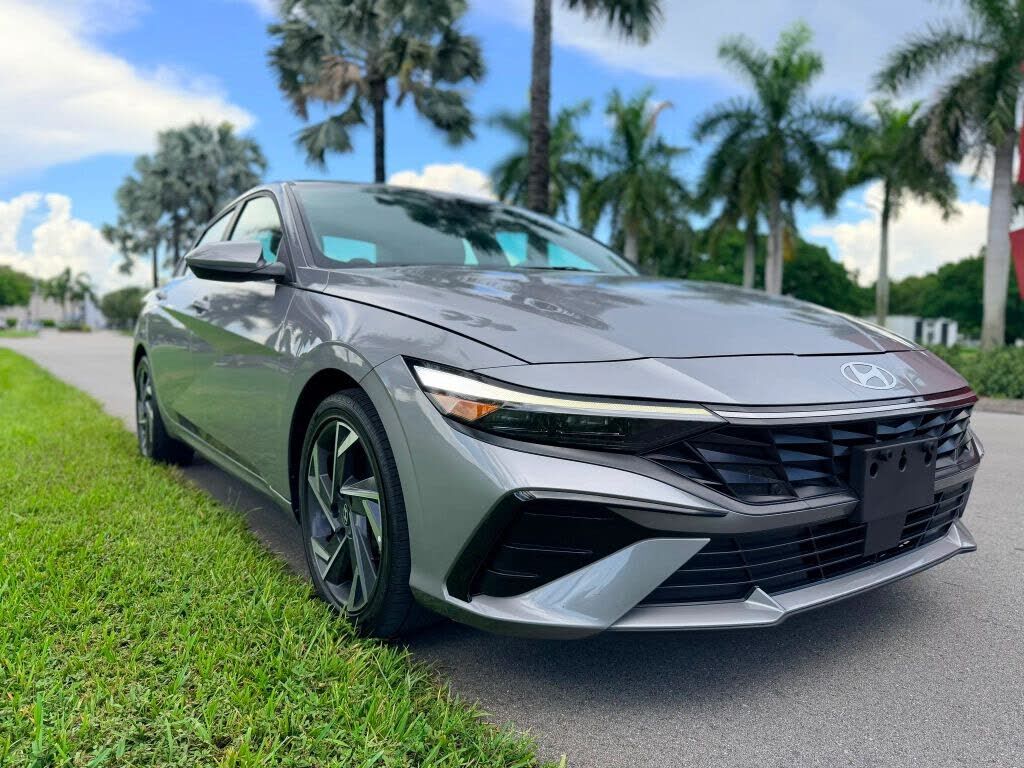 2025 HYUNDAI Elantra