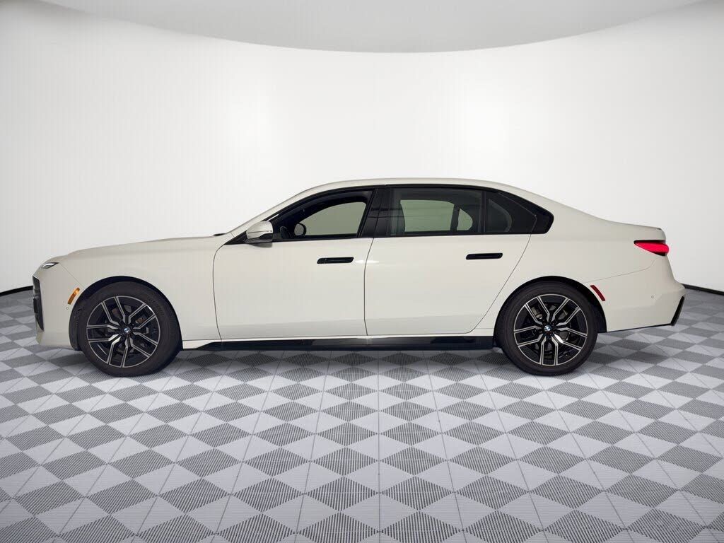 2026 BMW 740i