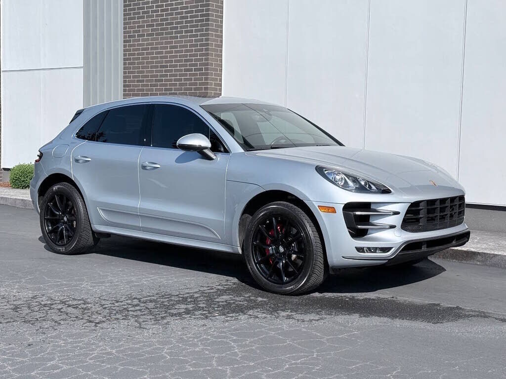 2016 PORSCHE Macan
