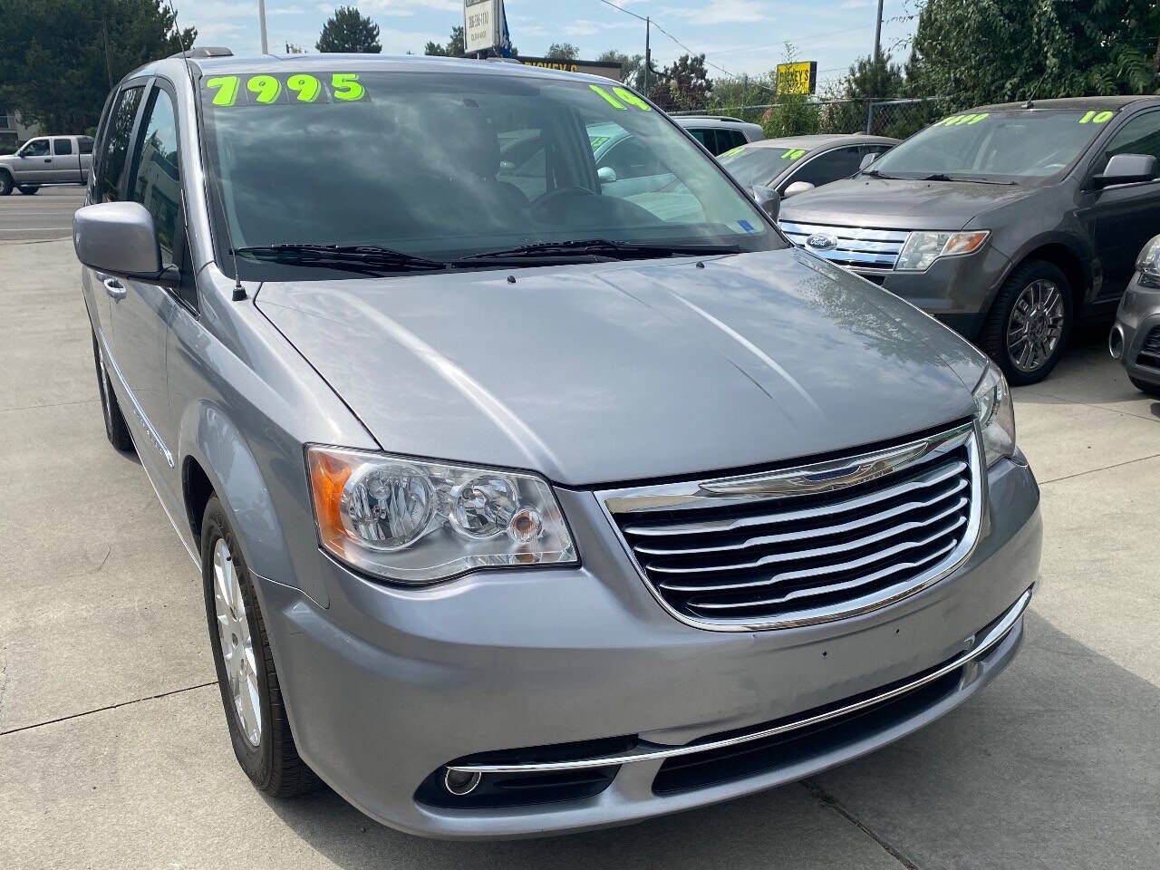 2014 CHRYSLER Town and Country