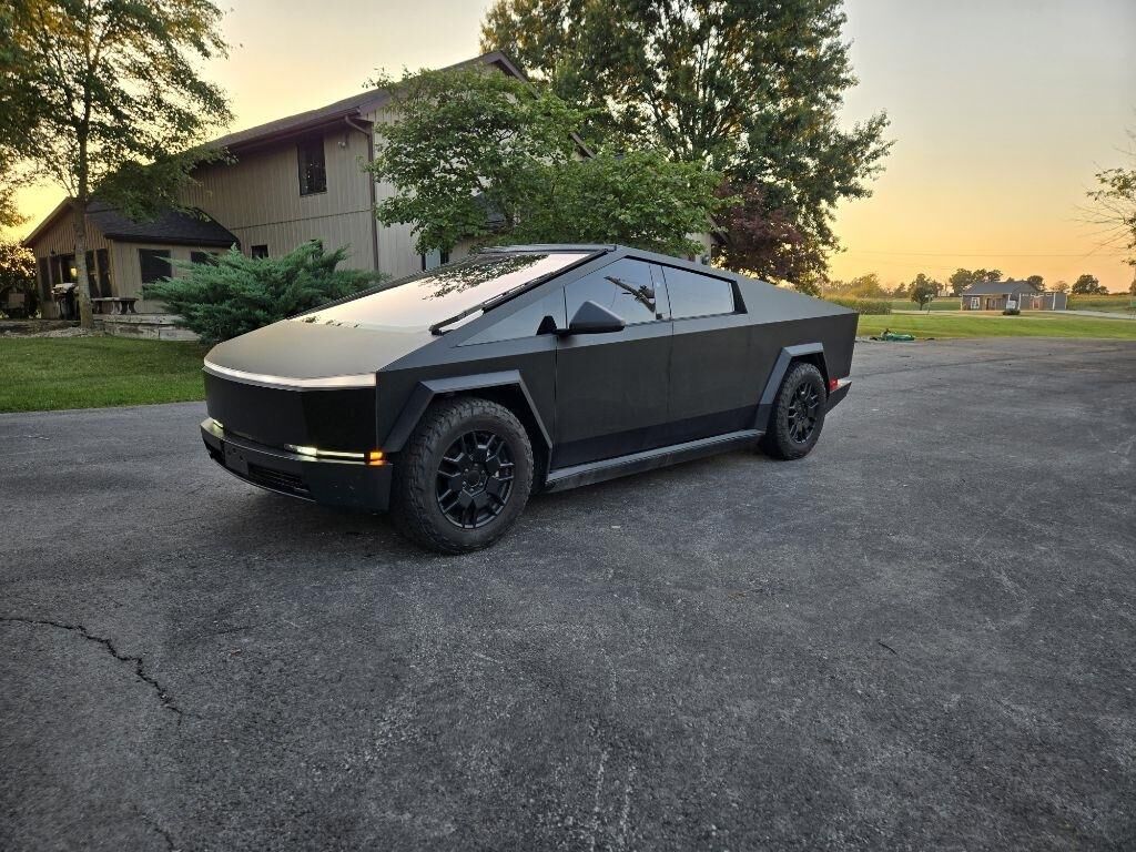 2024 TESLA Cybertruck