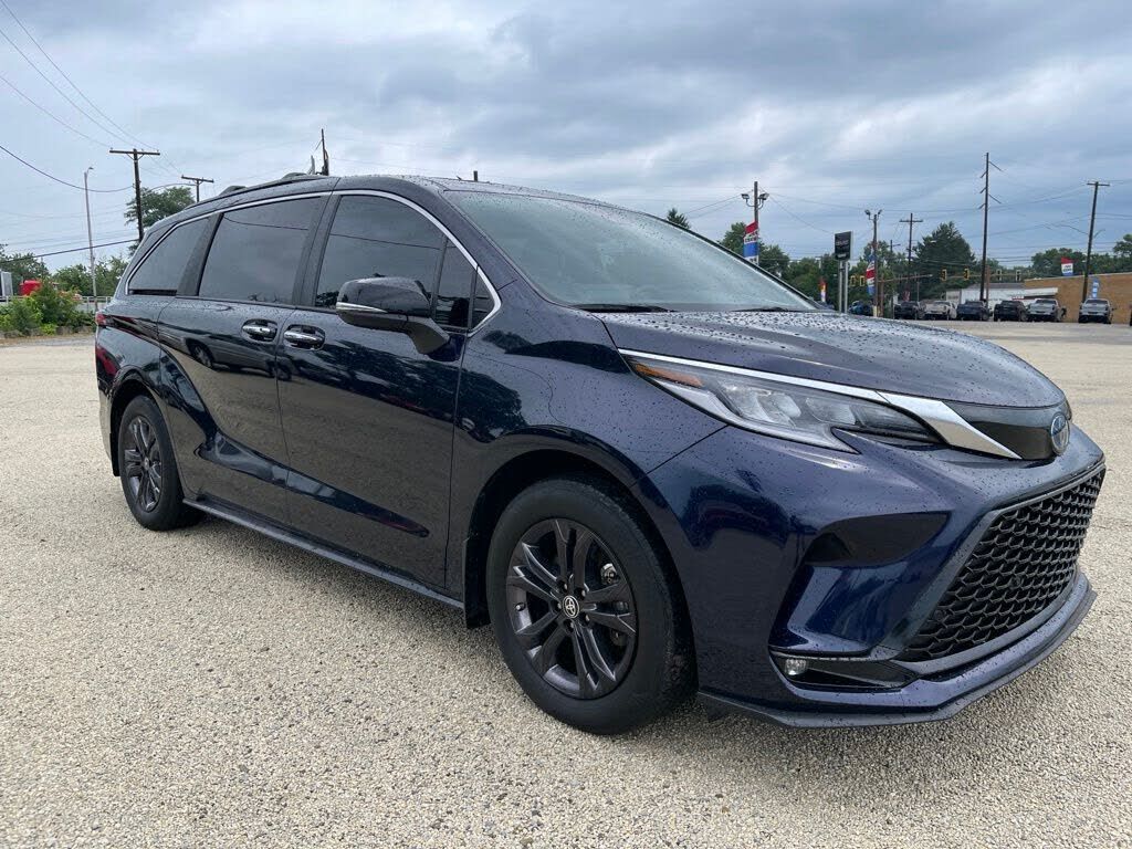 2024 TOYOTA Sienna