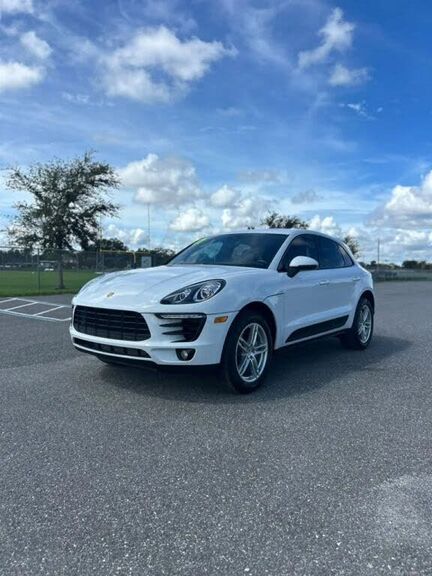 2017 PORSCHE Macan