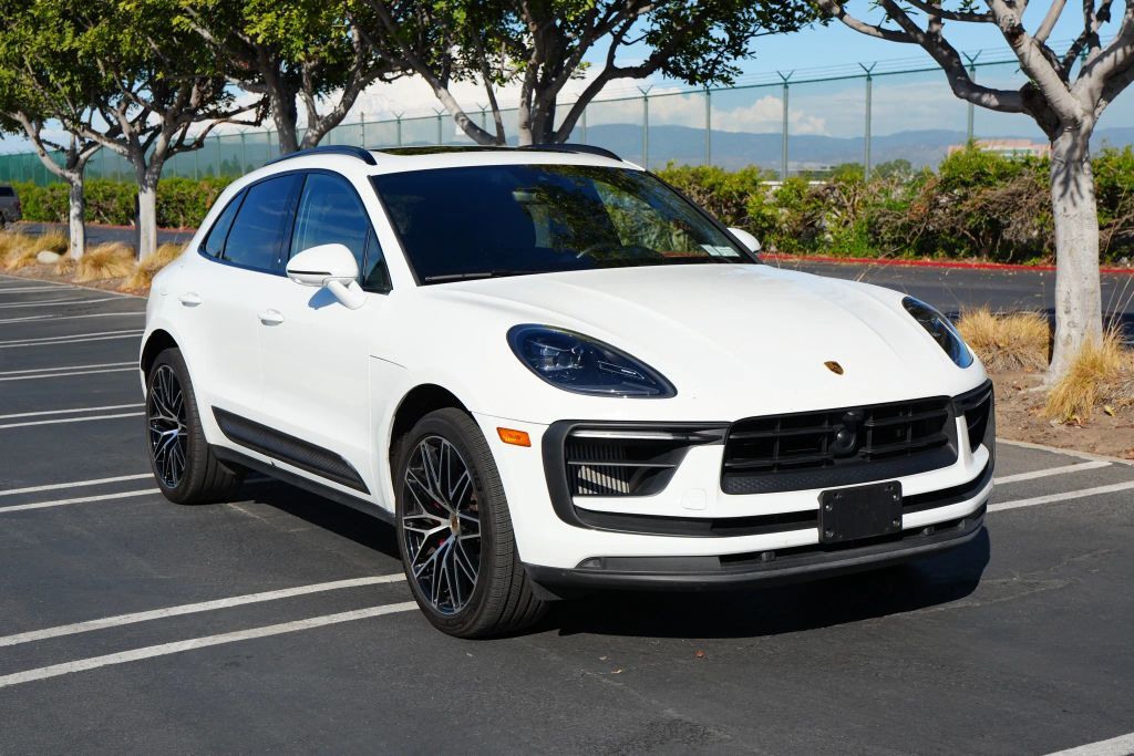 2022 PORSCHE Macan