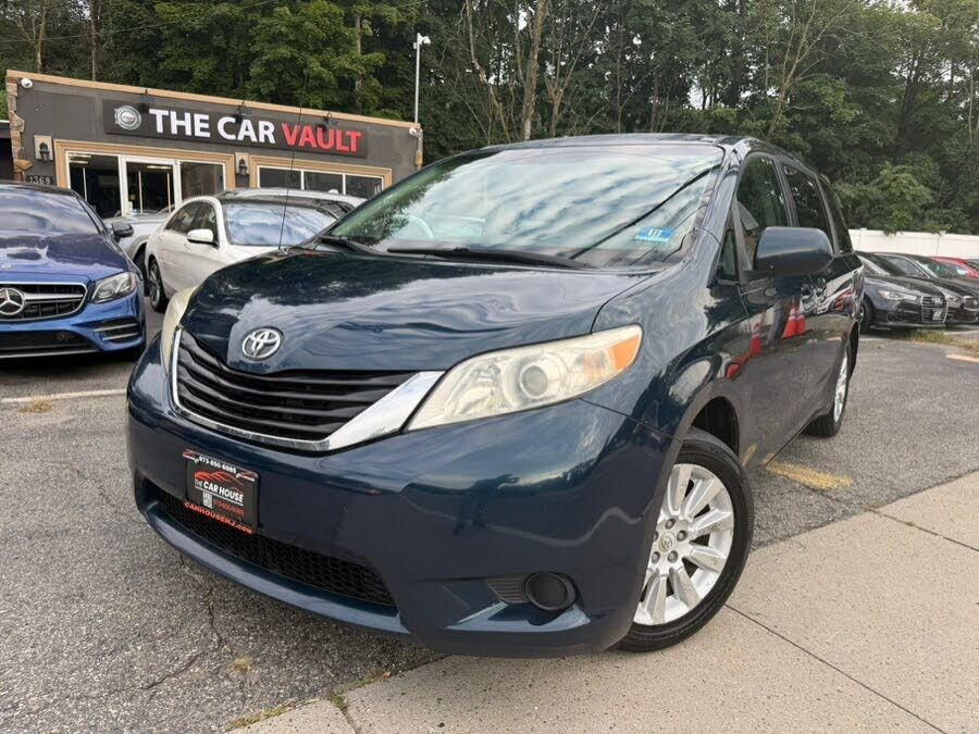 2012 TOYOTA Sienna
