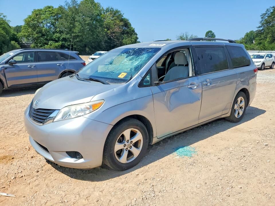 2013 TOYOTA Sienna