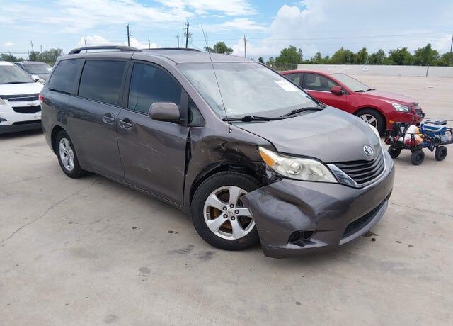2014 TOYOTA Sienna