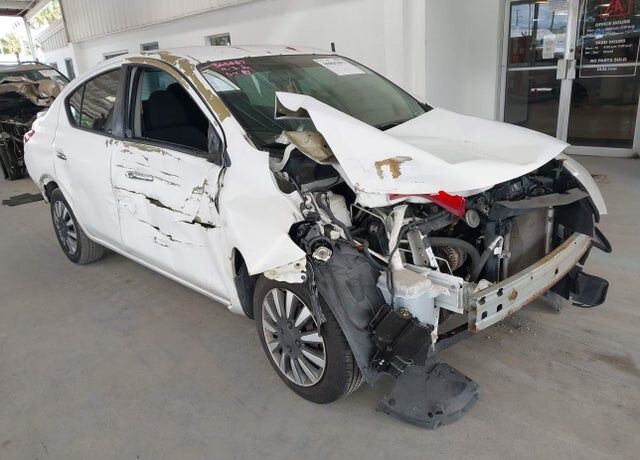 2017 NISSAN Versa