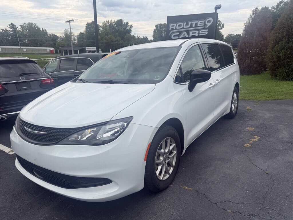 2024 CHRYSLER Voyager