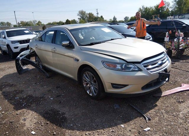 2010 FORD Taurus