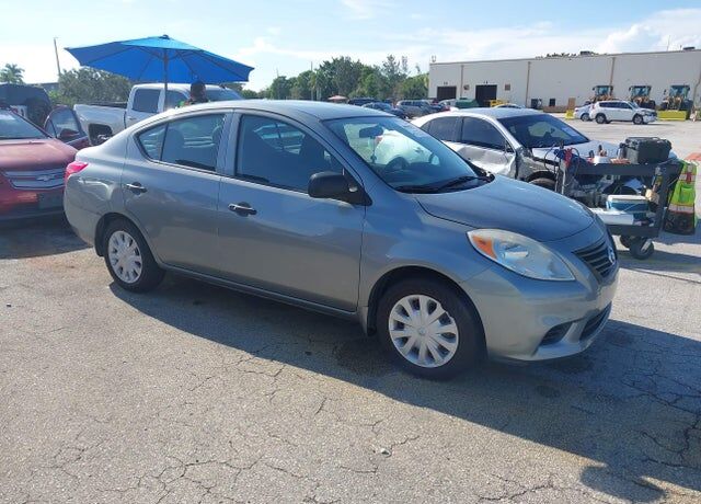 2012 NISSAN Versa