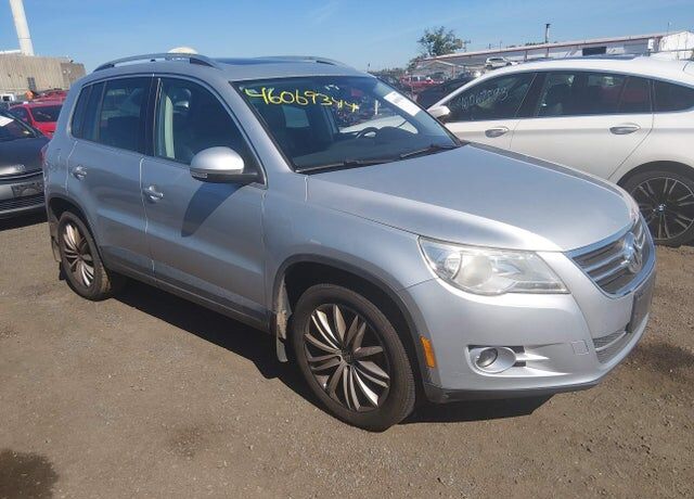 2011 VOLKSWAGEN Tiguan