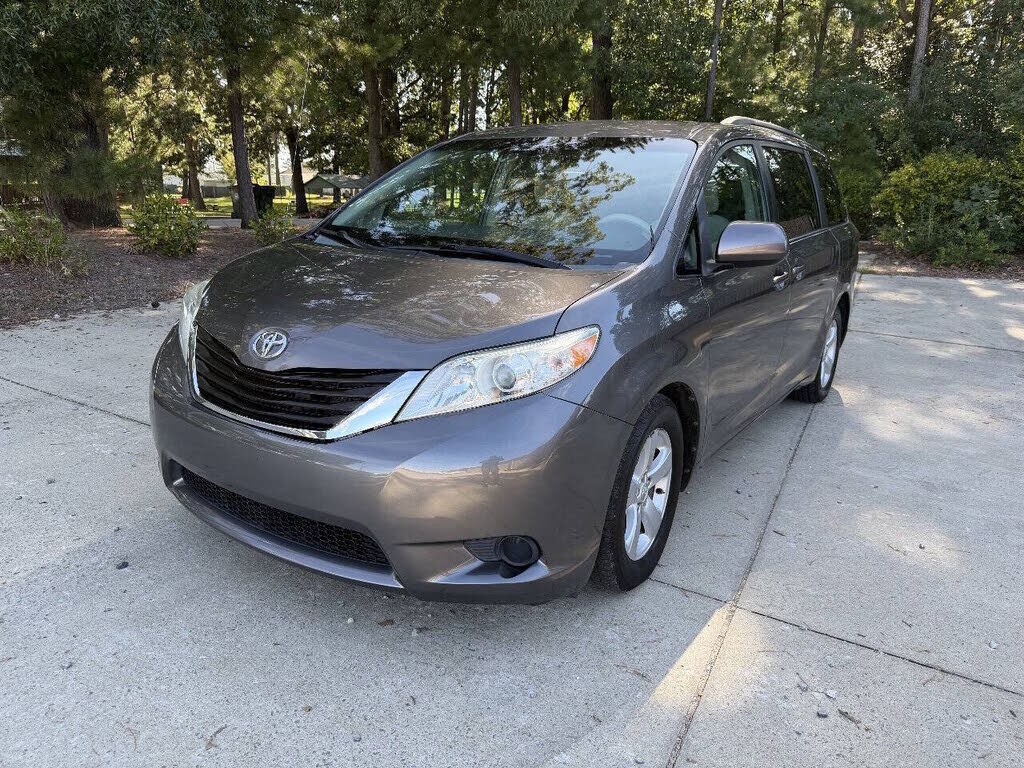 2013 TOYOTA Sienna