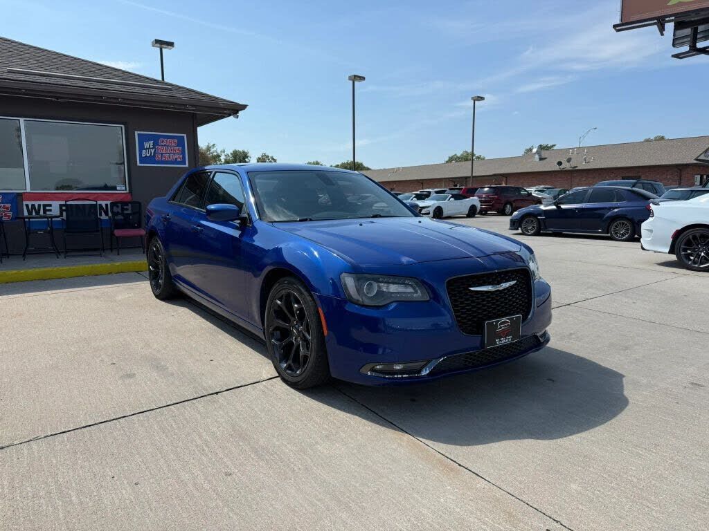 2019 CHRYSLER 300