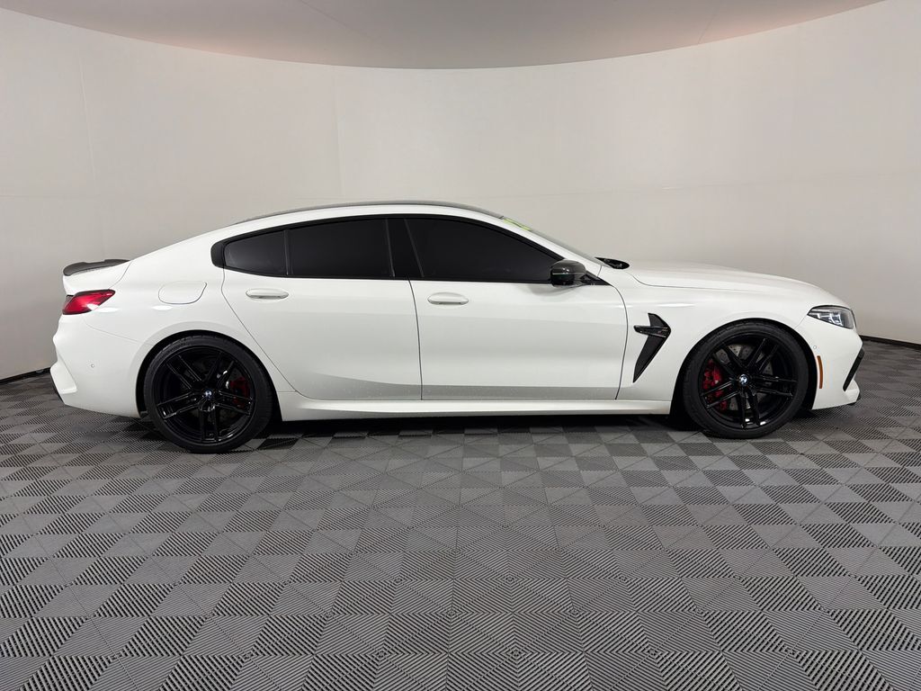 2022 BMW M8