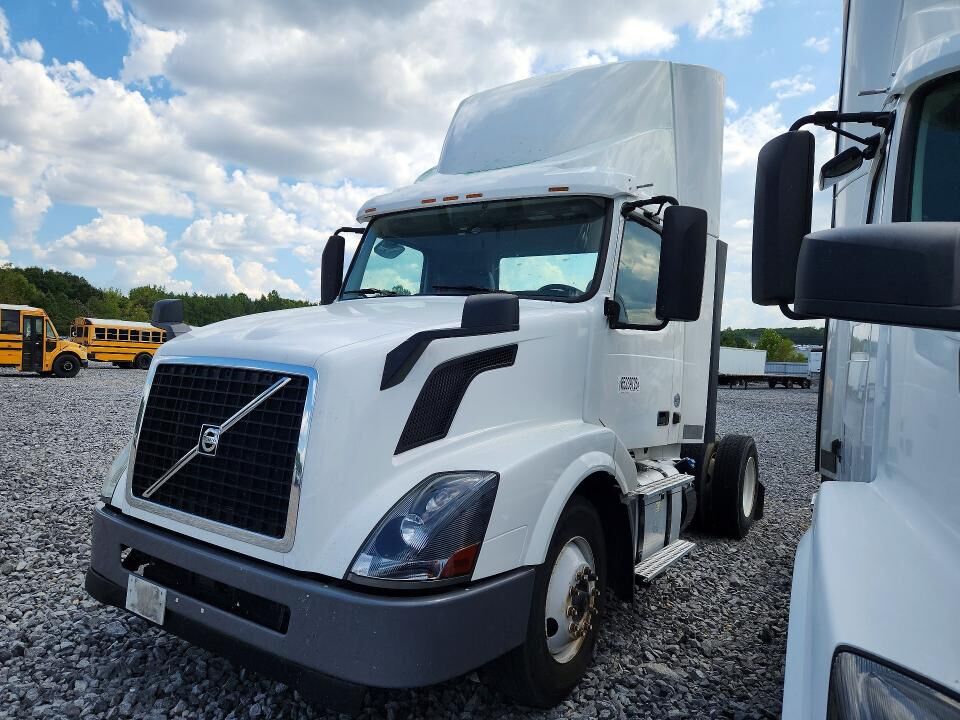 2017 VOLVO TRUCK VNL