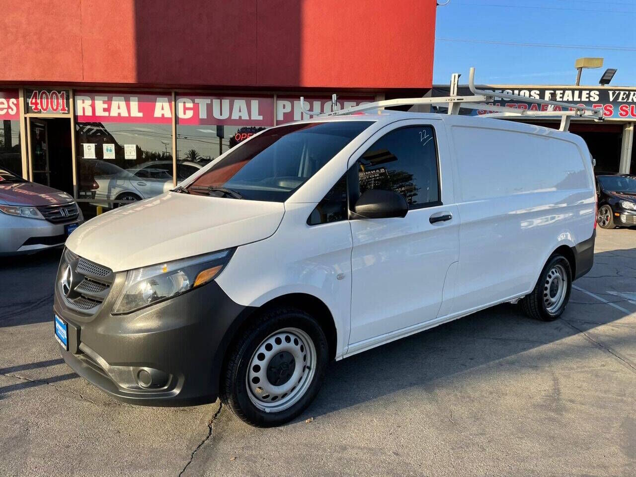 2017 MERCEDES-BENZ METRIS
