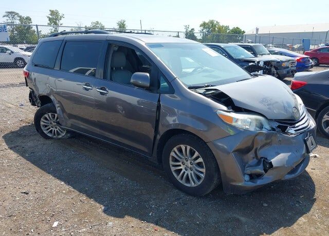 2016 TOYOTA Sienna