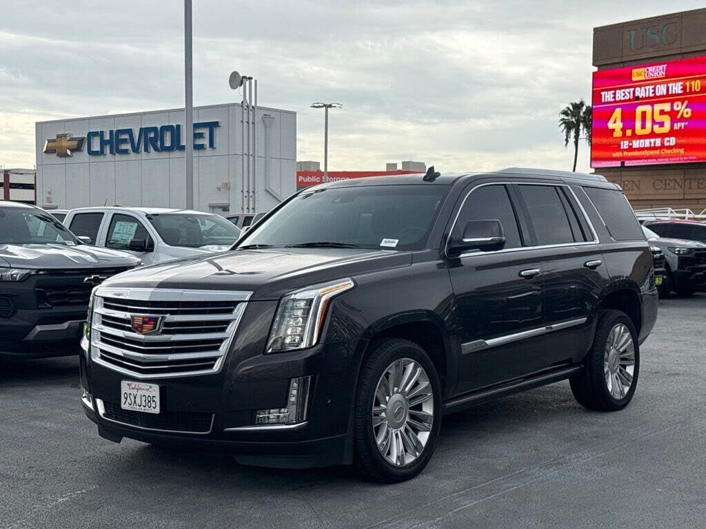 2017 CADILLAC Escalade