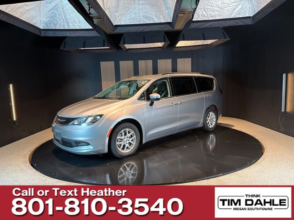 2021 CHRYSLER Voyager