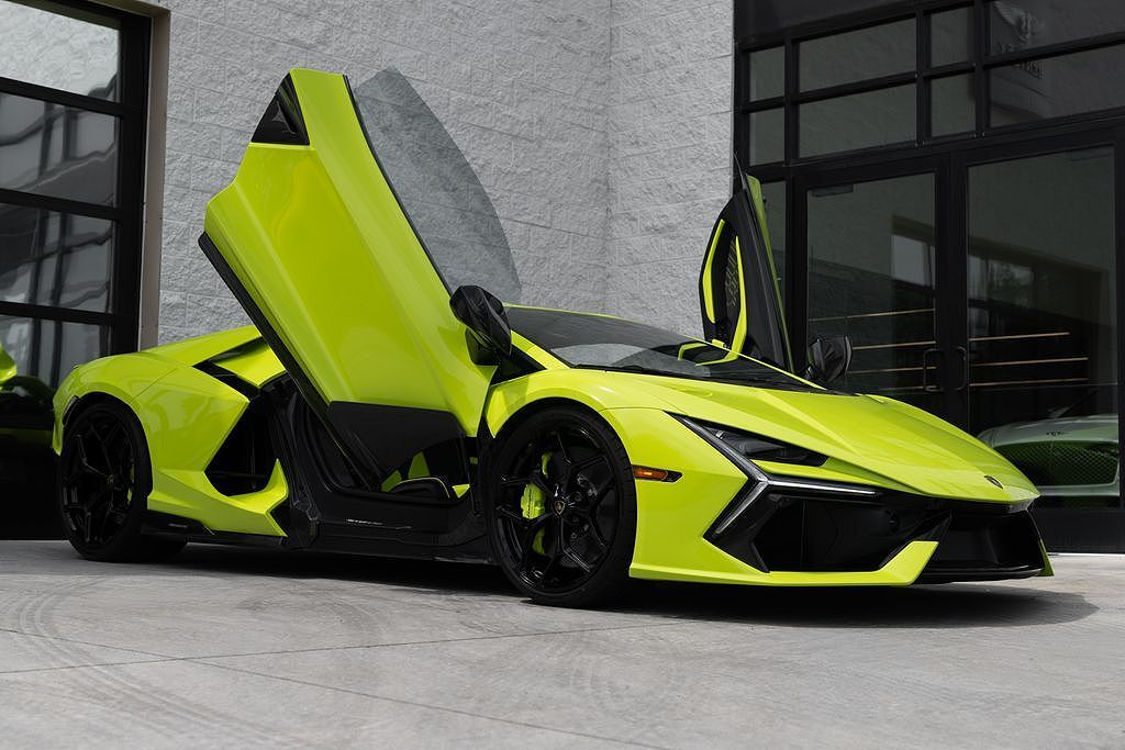 2026 LAMBORGHINI Revuelto