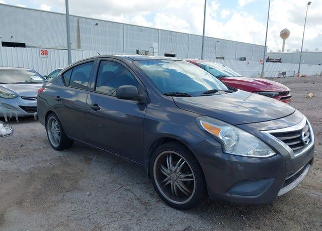 2015 NISSAN Versa