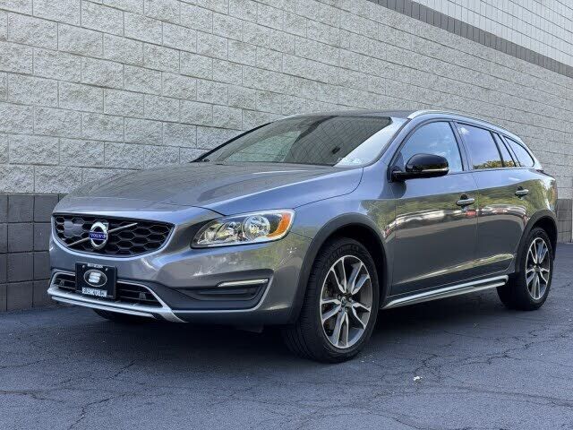 2017 VOLVO V60CC