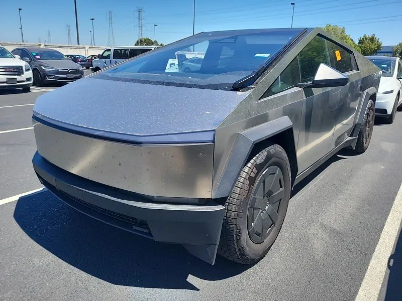 2025 TESLA Cybertruck