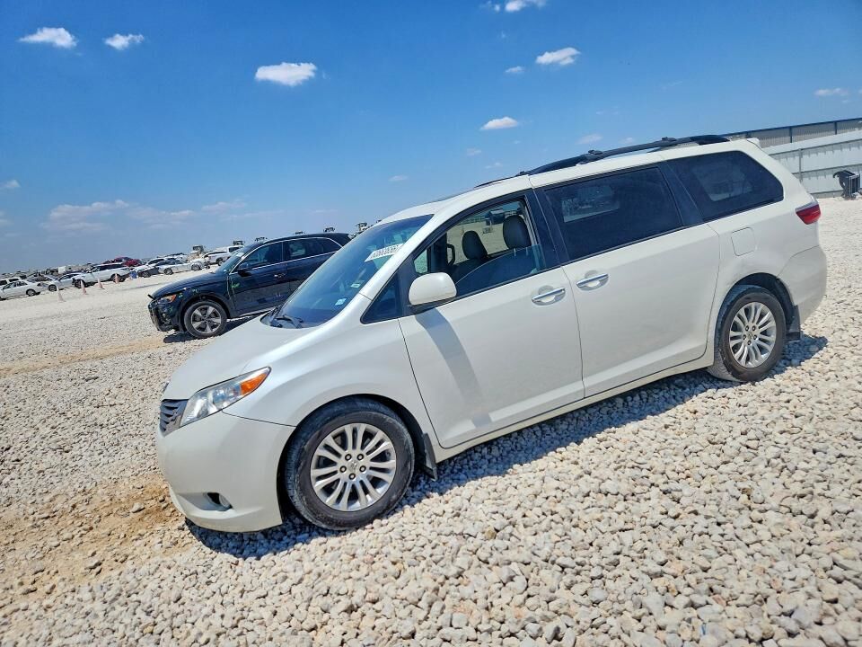 2016 TOYOTA Sienna