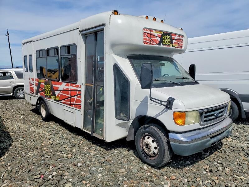 2004 FORD E-450