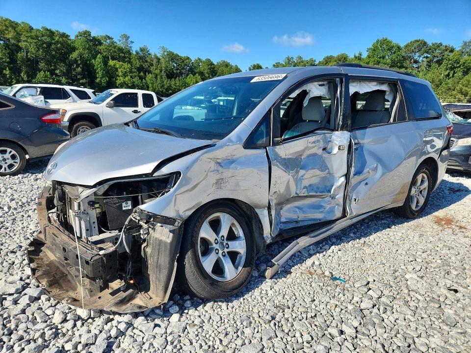 2016 TOYOTA Sienna