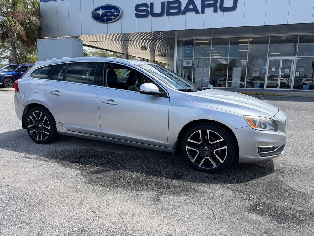 2017 VOLVO V60
