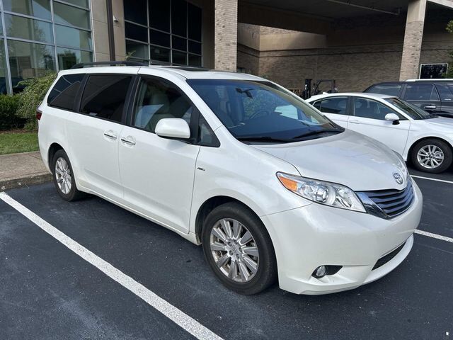 2017 TOYOTA Sienna