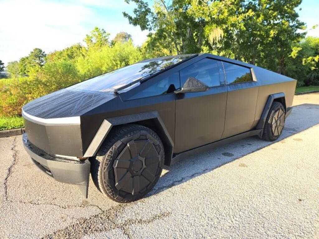 2024 TESLA Cybertruck