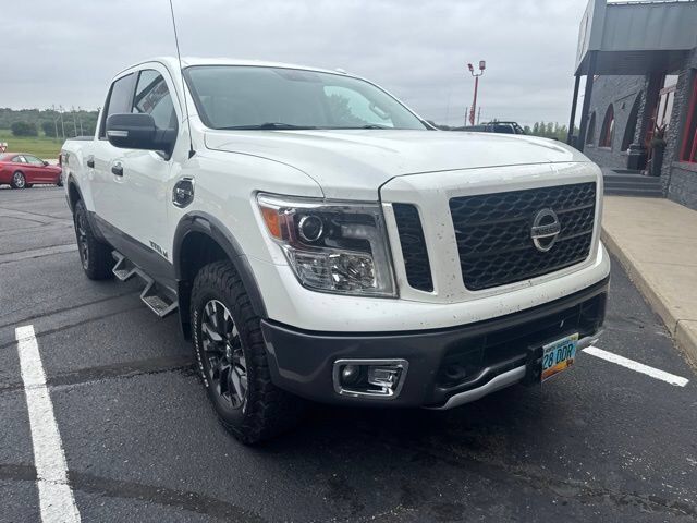 2017 NISSAN Titan
