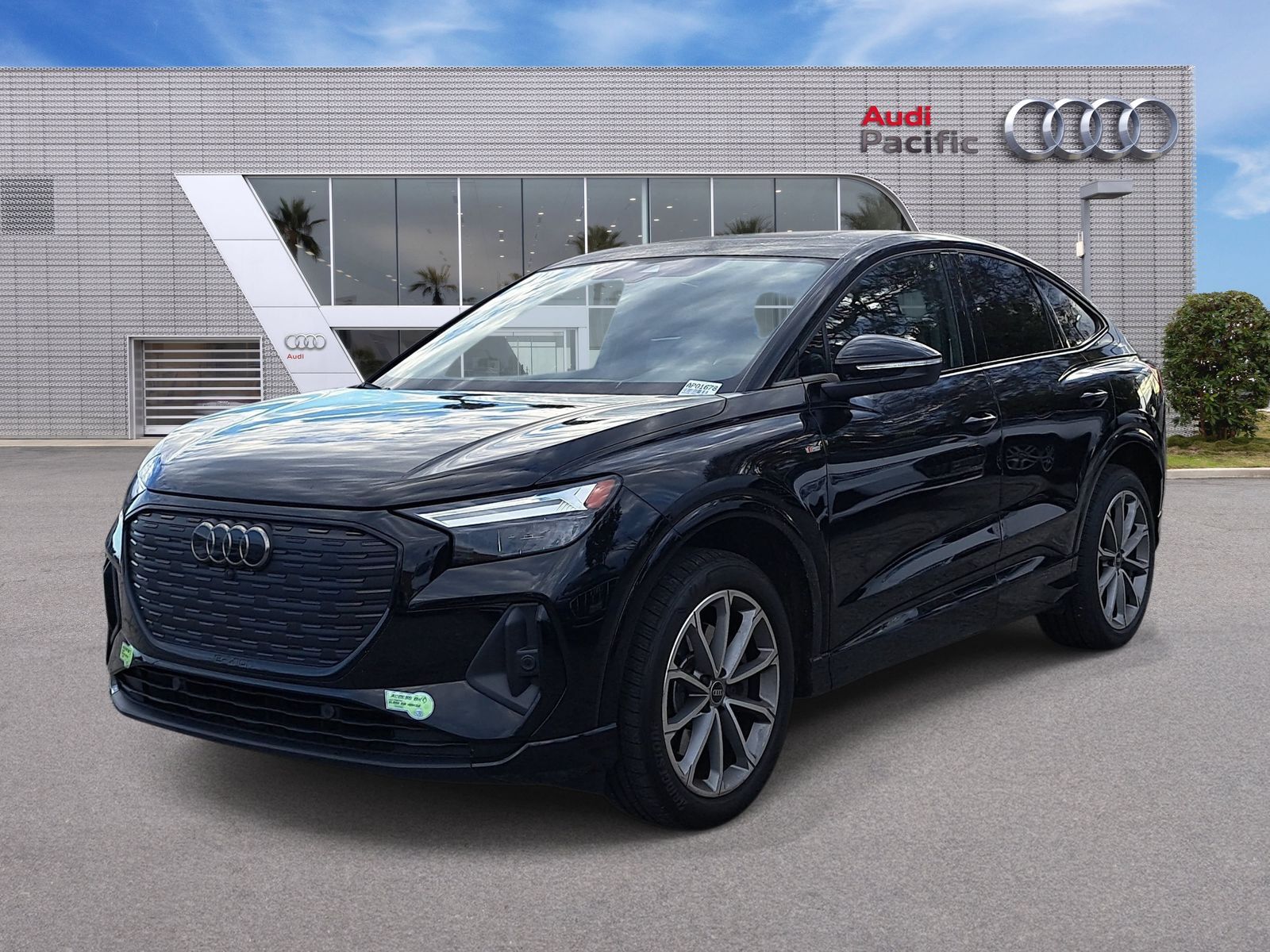 2022 AUDI Q4