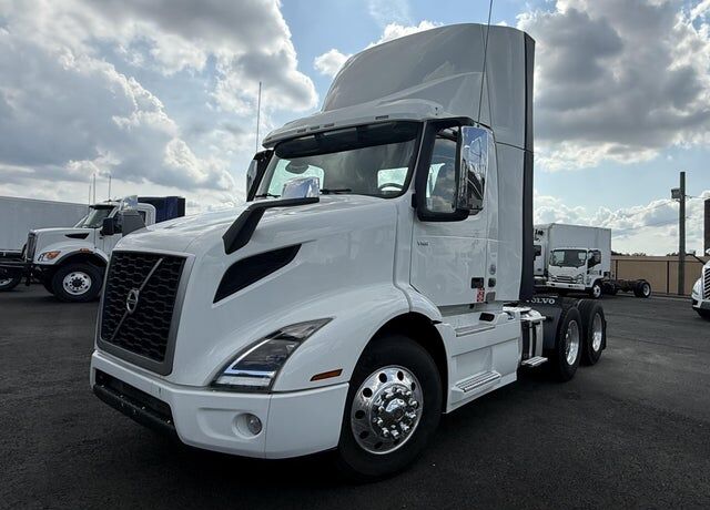 2019 VOLVO TRUCK VNR