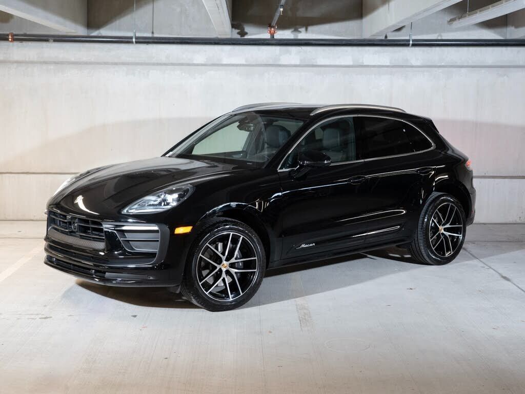 2026 PORSCHE Macan