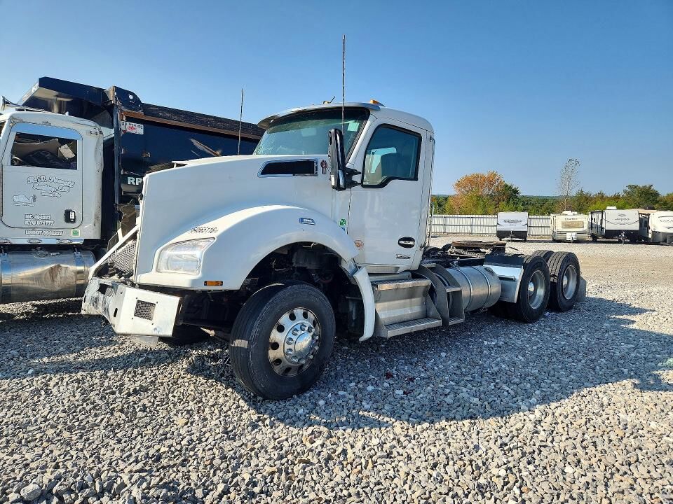 2025 KENWORTH T880