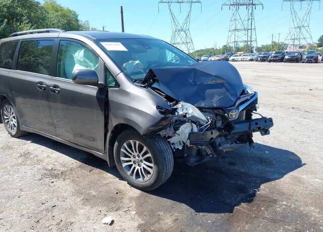 2020 TOYOTA Sienna