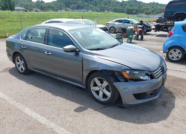 2012 VOLKSWAGEN Passat