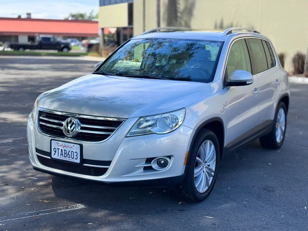 2011 VOLKSWAGEN Tiguan