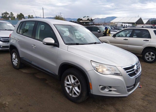2011 VOLKSWAGEN Tiguan