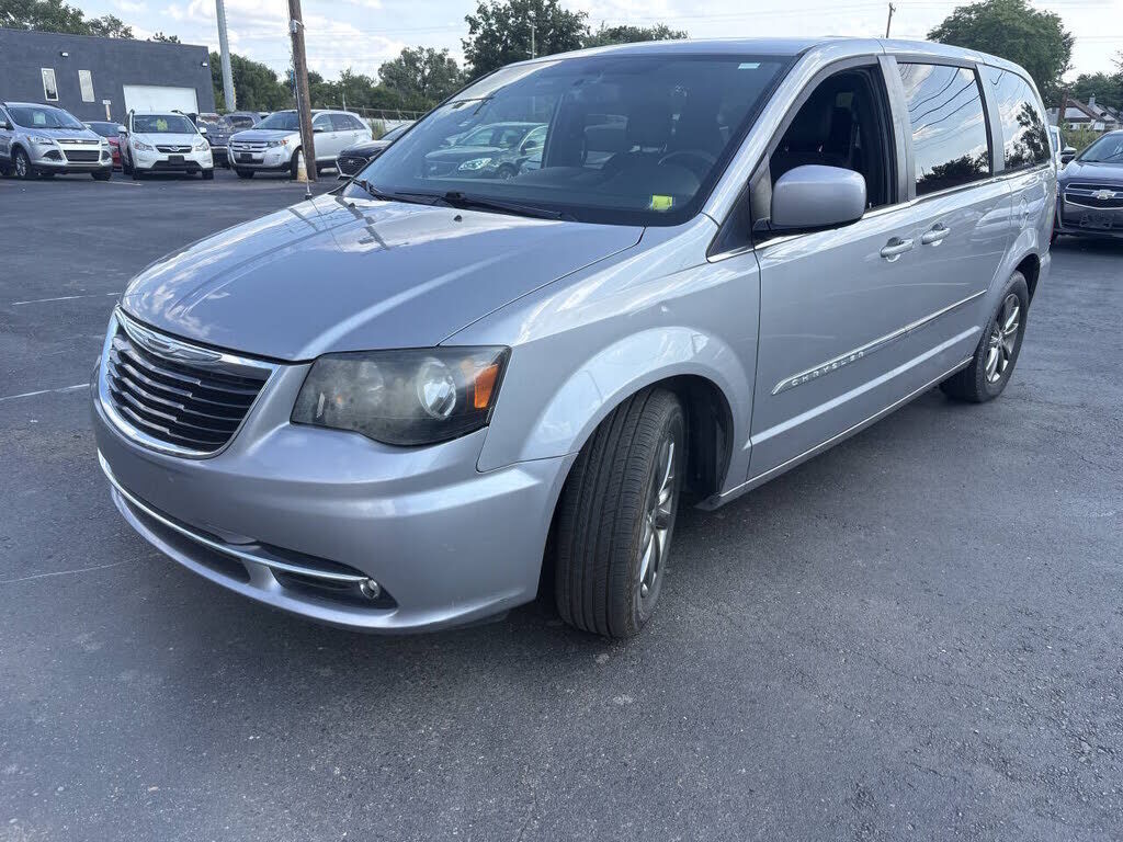 2015 CHRYSLER Town and Country