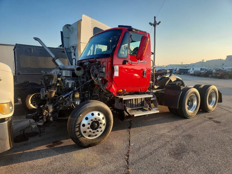 2010 INTERNATIONAL LF627