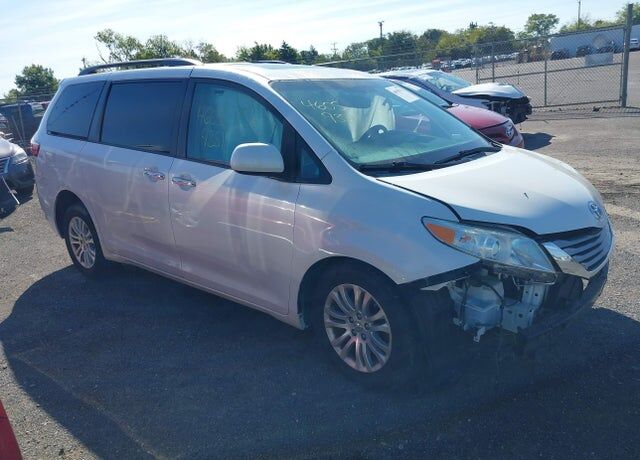 2015 TOYOTA Sienna