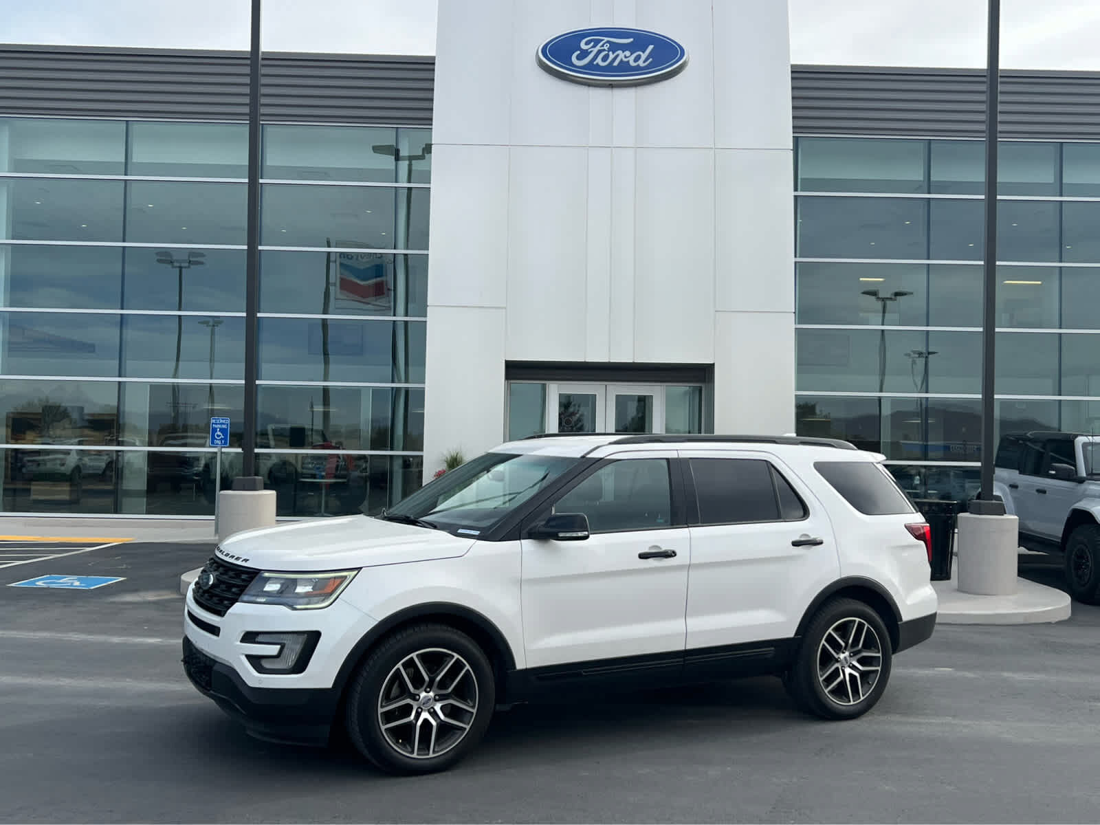 2017 FORD Explorer