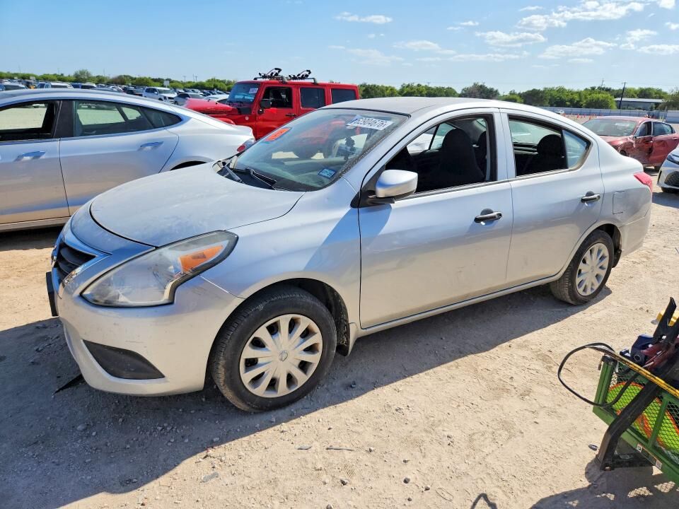 2017 NISSAN Versa