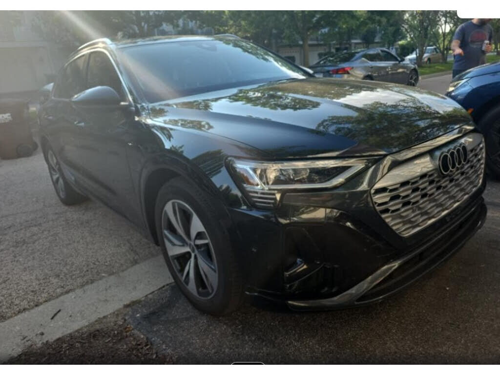2024 AUDI Q8