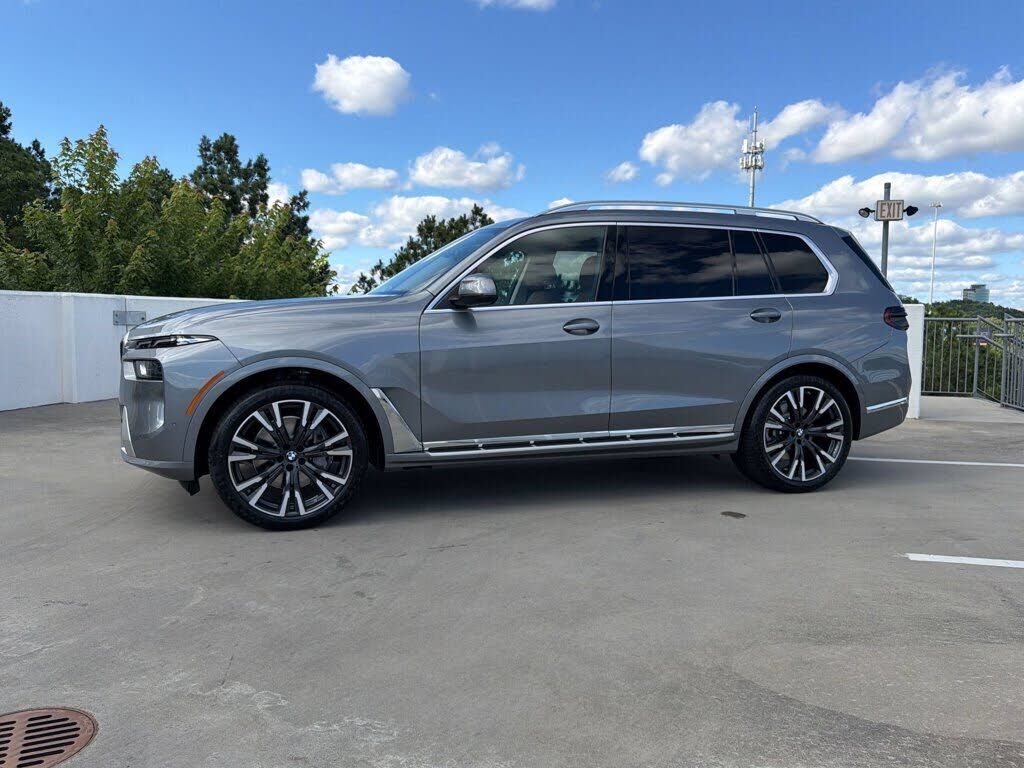 2027 BMW X7